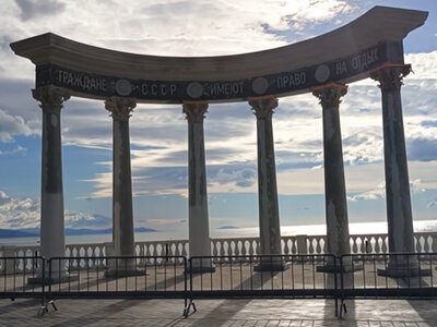«Для громадян СРСР». В Алушті зі скандалом оновили ротонду: що змінилося? (ФОТО)