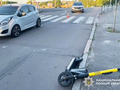 У Хмельницькому під колеса авто потрапила 14-річна самокатчиця