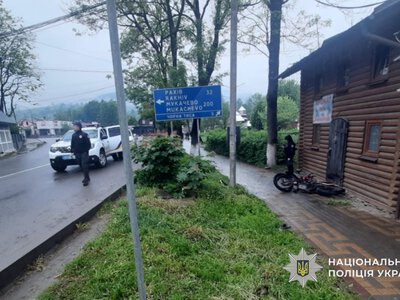На Рахівщині внаслідок ДТП до лікарні потрапили мотоцикліст і його пасажир