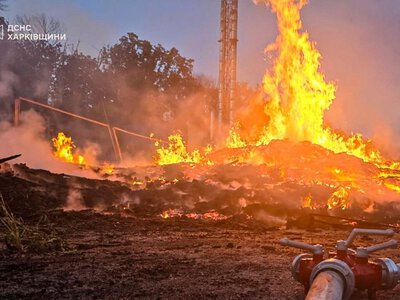Масштабна пожежа під Харковом спалахнула після удару російських БпЛА (фото)