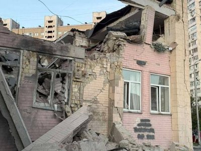 Російський обстріл пошкодив та частково зруйнував 5 медзакладів у Києві