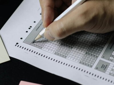 Критика НМТ: досвідчена вчителька історії обурилася підбором питань для іспиту (Відео)