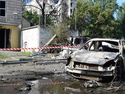 «Двері заклинило, балони вибухають, а ми — молимося» — вцілілі після російського обстрілу по Києву
