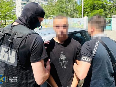 Підліток хотів продавати у Харкові “трофейну” зброю – СБУ його викрила