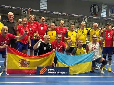 Полтавські ветерани вибороли бронзу на міжнародному турнірі з волейболу в Празі