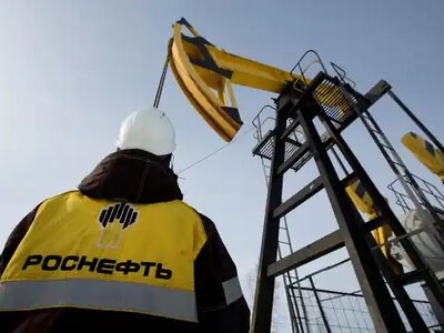 Politico: ЄС поспішає вдарити санкціями по нафті РФ та внести до списку патріарха Кирила