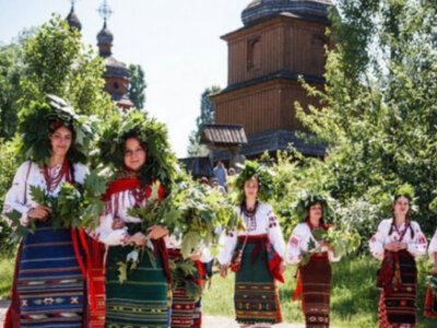 Трійця та освячені трави: священник ПЦУ пояснив, чому не варто робити з них оберіг (Відео)