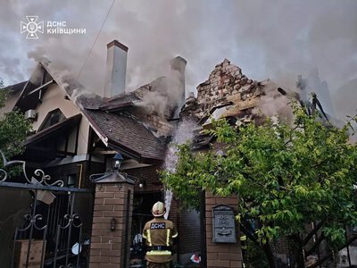 На Київщині рятувальники ліквідовують наслідки ракетної атаки та ударів БпЛА