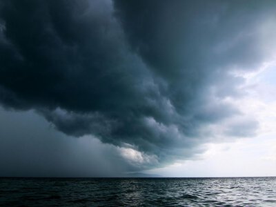 Погода в Україні погіршується: метеорологиня пояснила, чому небезпечних явищ стало більше