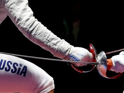Росію та Білорусь повернули у фехтування з прапором і гімном: рішення міжнародної федерації