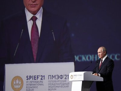 Блогерка, з якою судяться Макрони, брати-підозрювані у торгівлі людьми та «офіційний» представник США. Хто з американців відвідає економічний форум у Петербурзі?