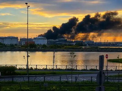 У Петербурзі безпілотники вразили нафтовий термінал і спричинили пожежу
