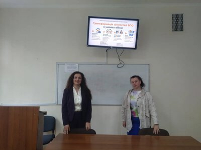 «Я втратила місто, але знайшла країну»: науковці ВНУ презентували дослідження про трансформацію цінностей ВПО