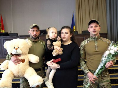 Дружині полеглого бійця стрілецького батальйону поліції Донеччини вручили орден (фото)