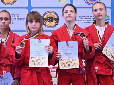 Юні самбістки Ніжина – призерки Чемпіонату України