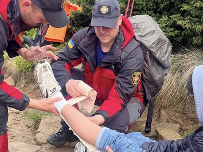 На Говерлі рятувальники надали допомогу 13-річному травмованому туристу