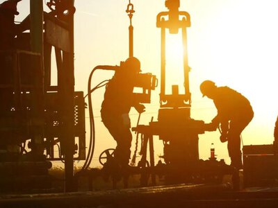 Експорт нафти з рф показав рекорд на тлі уражень російських НПЗ - Bloomberg