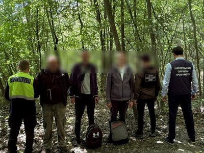 «Від 10 до 15 тисяч доларів за втечу: на Закарпатті викрили канал переправлення чоловіків до Словаччини» (ФОТО, ВІДЕО)