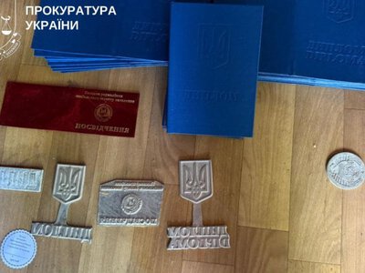 Правоохоронці заявили про ліквідацію масштабного виробництва підроблених документів на Київщині