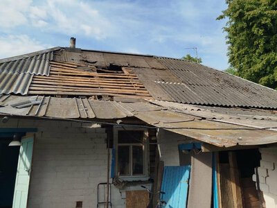 У прикордонному селі на Чернігівщині російський дрон поцілив у житловий будинок (Фото)