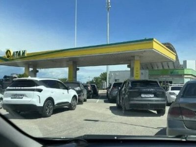 10 літрів в одні руки: як паливна криза затягує Крим