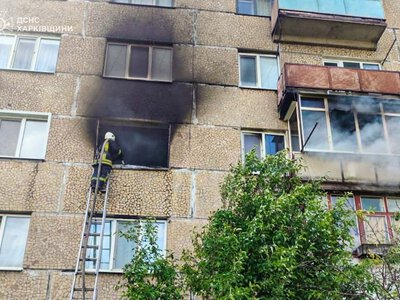 Викинули дитину з вікна, щоб врятувати: родина дивом врятувалася від вогню