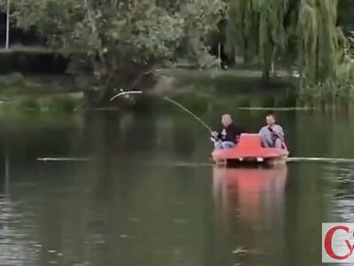 У Варшаві затримали українця, який викрав із паркового озера легендарного 2-метрового сома