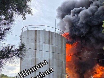 Дрони прилетіли по резервуарах з пальним 104-ї бригади МТЗ РФ у Ростовській області. ФОТО