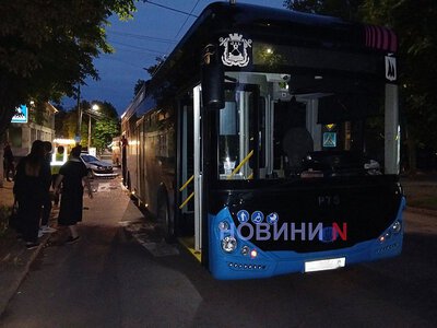 У центрі Миколаєва «Деу» протаранив тролейбус із пасажирами