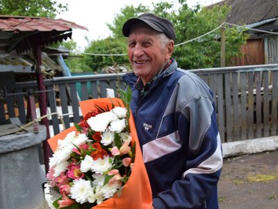 Золотий вік Оліївської громади: сільський голова привітав із 80-річчям шанованого земляка Миколу Вороніна