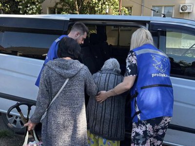 Після років під обстрілами: 94-річну жительку Донеччини разом із донькою евакуювали на Закарпаття
