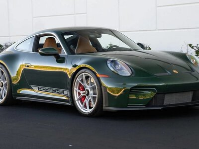 Атмосферний Porsche 911 GT3 Touring 2026 року на 503 к.с. з’явився на аукціоні за сотні тисяч доларів (ФОТО)