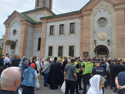 Представники ПЦУ увійшли до Свято-Троїцького храму в Кременчуці