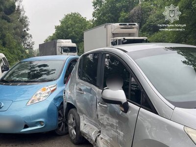 У Чернівцях на вулиці Лукіяновича сталася ДТП: рух транспорту ускладнений
