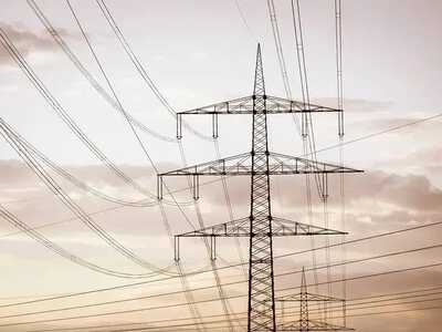 В Україні через обстріли частково знеструмлені шість областей, на Сумщині дроном поранено енергетика - Міненерго