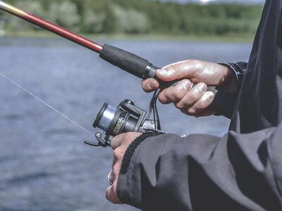 Поліція Польщі затримали українця, який виловив сома-довгожителя з озера Балатон