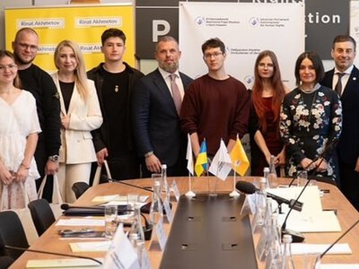 Молодь обирає Україну: Фонд Ріната Ахметова запускає пілотний проєкт підтримки  18–23-річних