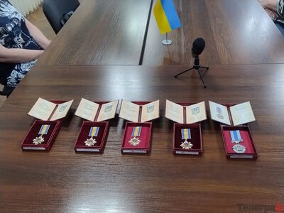 «Так повинен чинити кожен справжній чоловік»: у Кременчуці рідним полеглих воїнів передали нагороди