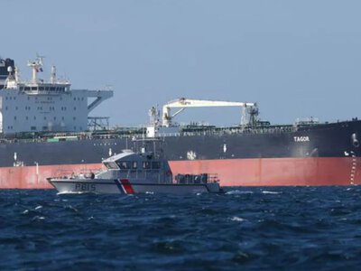 Французькі ВМС висадилися на танкері російського тіньового флоту й арештували капітана