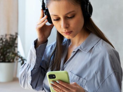 TikTok видалятиме нелегальні AI-кавери. Що відомо про скандал
