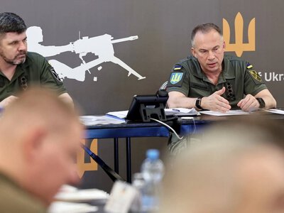 Вісім військових частин позбавлено права на самостійну безпеку в зоні бойових дій, повідомляє Сирський.