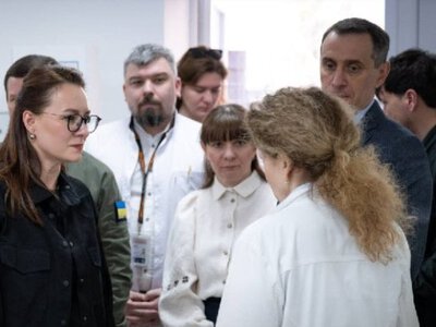 Доплати для медиків на територіях бойових дій продовжили до кінця року