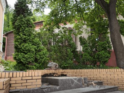 У Києві демонтували пам'ятник Булгакову