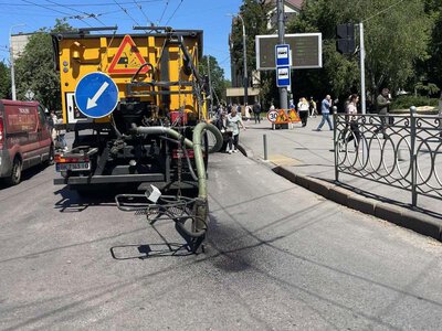 У Рівному відремонтували вулицю Грушевського: оновили асфальт і вирівняли люки