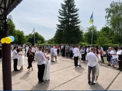 У ліцеї на Волині – скандал, бо дирекція заборонила випускникам танцювати