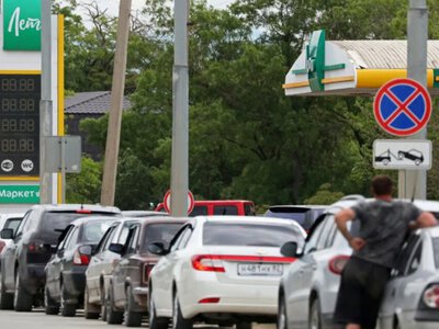 Тільки за талонами і в безготівковій формі: у Криму обмежили продаж бензину
