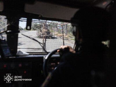 На Донеччині рятувальники вивезли літню жінку з прифронтової Дружківки