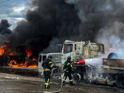 На Бериславщині російський дрон спалив дорожню техніку та вантажівки