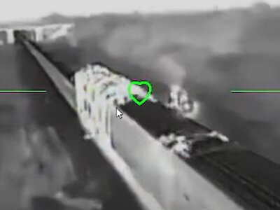 СБС уразили два локомотиви на залізниці в окупованому Криму: оператор пролетів між дротами високовольтної ЛЕП. ВІДЕО