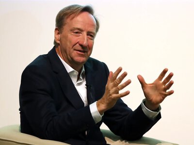 Ексглава MI6 Алекс Янгер помер від раку, він назвав свою пухлину путін
